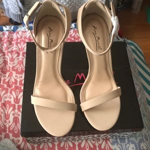 Anne Michelle Enzo-01N size 7 nude beige sandals